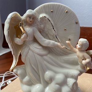 NWOT 1998 Avon Angel and Cherub figurine nightlight.  Great holiday 🎁!